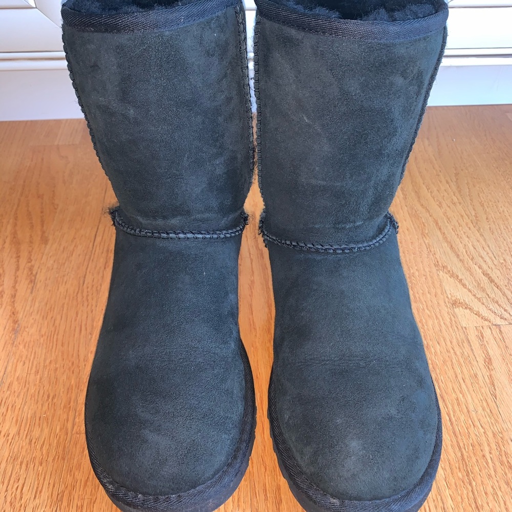 UGG Women's Classic Short II Boot (Black)
